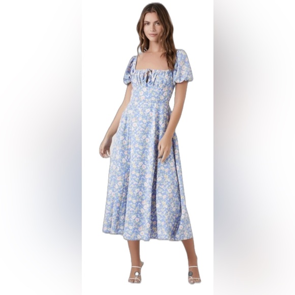 Forever 21 Dresses & Skirts - NWT Forever 21 Milkmaid Cottage core Blue Floral midi dress size small